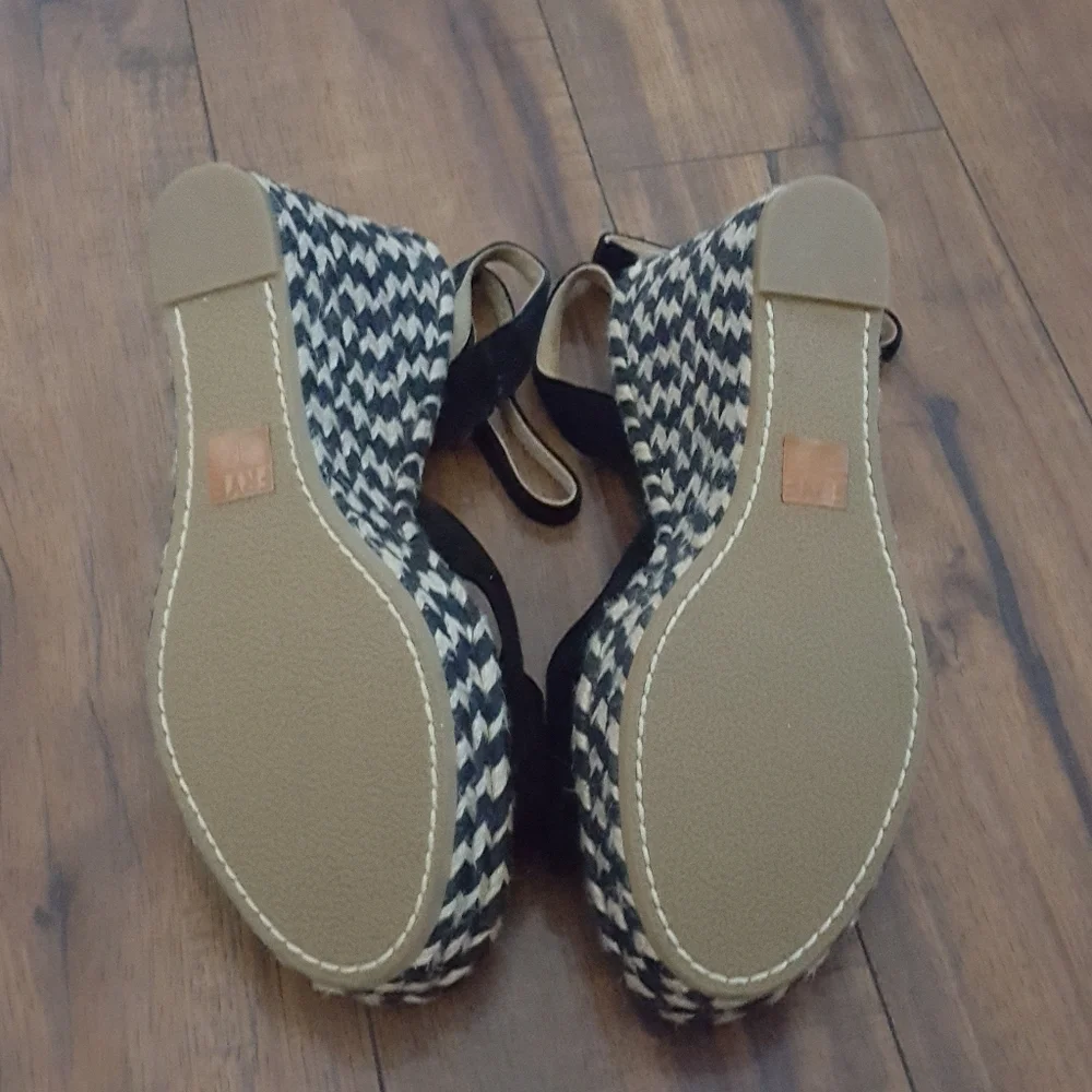 Frye Black Charlotte Twist Ankle Strap Wedge Sandals NWOT‎